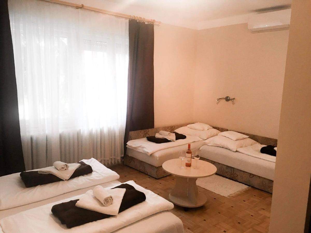 Tompos Vendeghaz Es Pince Hotel วิลานี ภายนอก รูปภาพ