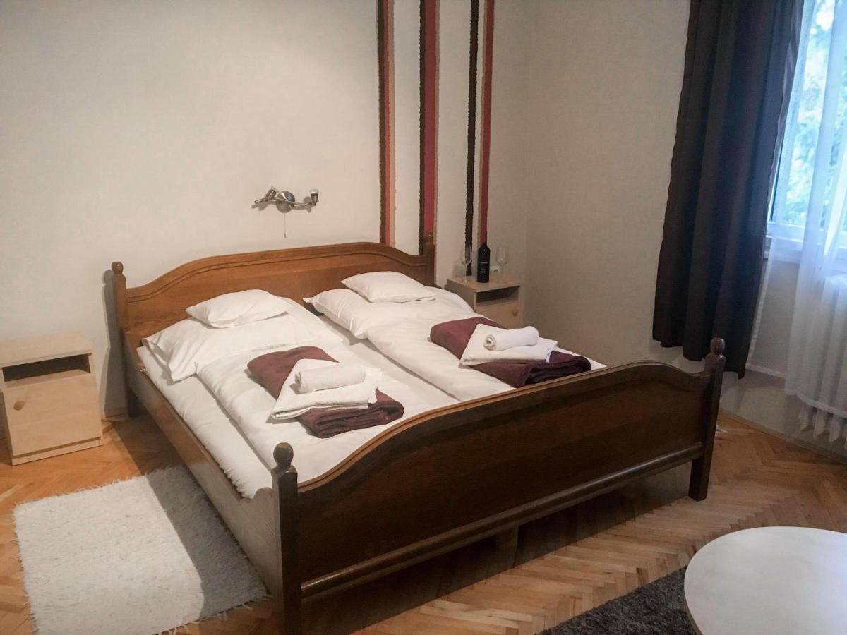Tompos Vendeghaz Es Pince Hotel วิลานี ภายนอก รูปภาพ
